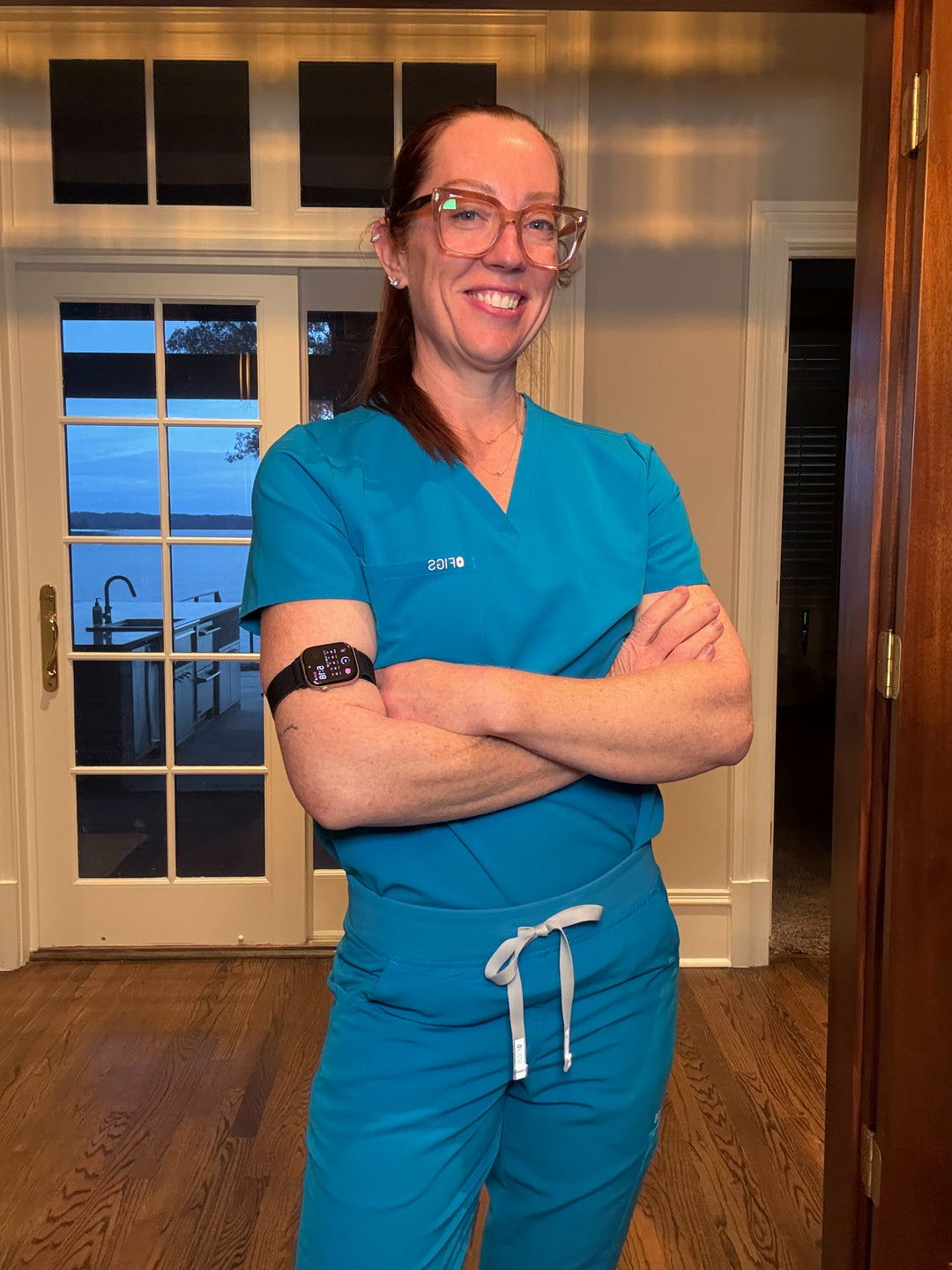 Close-up of Dr. Betsy Grunch / Ladyspinedoc wearing her Adjustable Bicep Smartwatch Band in black.