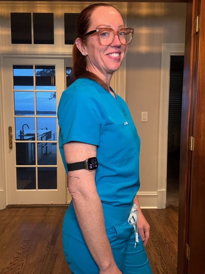 Right side view of Dr. Betsy Grunch / Ladyspinedoc wearing the bicep smartwatch band on her upper right arm.
